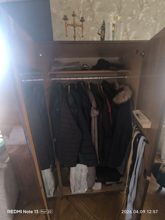 Огромный старинный шкаф - Шифоньер.