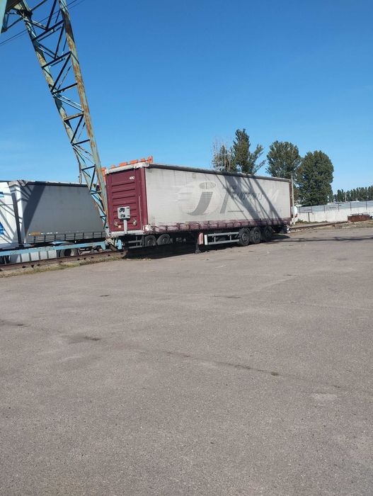 Оренда території під парковку автомобілів або зберігання будматеріалів.