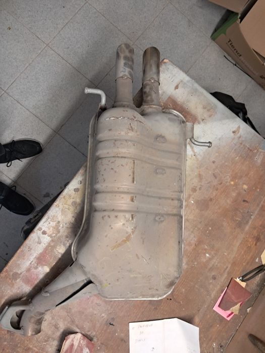 Panela de escape Audi A4 b6 1.8 T de 1995.