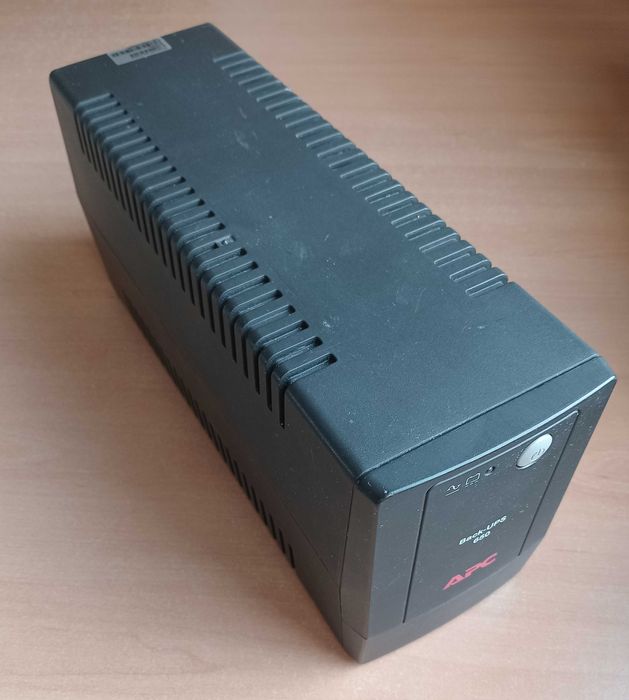 Джерело безперебійного живлення