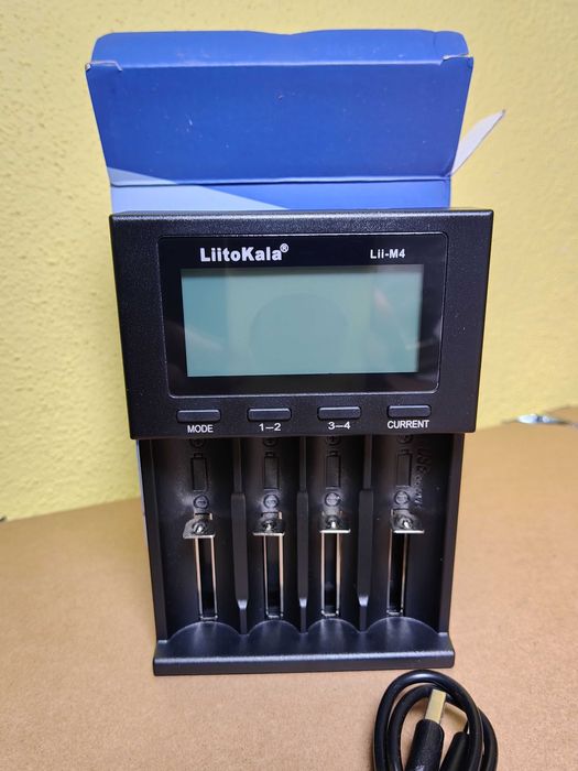 Carregador de Pilhas e baterias Inteligente LiitoKala Lii-M4 LCD Novo