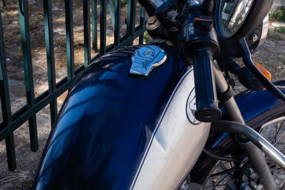 Um clássico da Yamaha - moto Yamaha SR 250, com extras