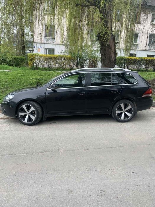 Volkswagen Golf 6 avtomat 2.0 TDI 2011 .