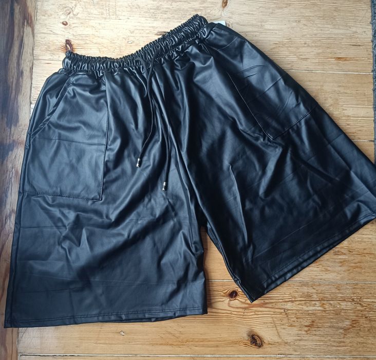 Bermudy z ekoskórki
