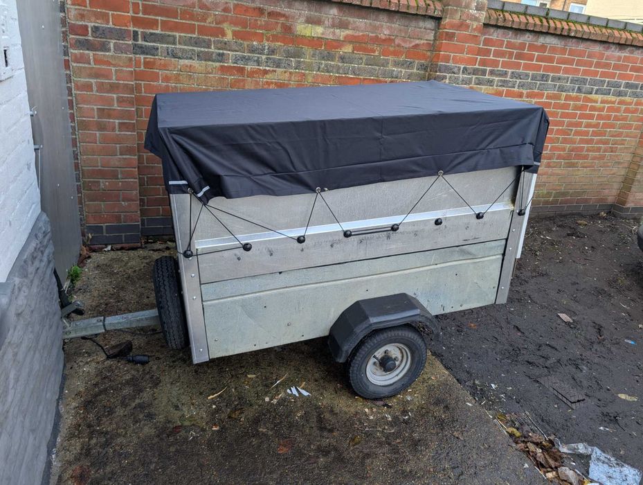 Atrelado de aluminio