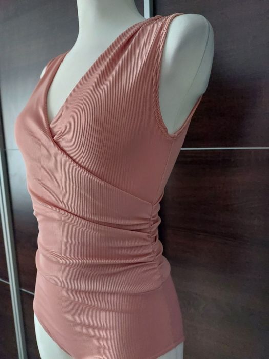 Body pudrowy róż kopertowe prążek marszczone S 36 M 38