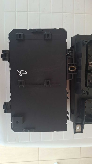 Vendo caixa de fusíveis e reles do astra H