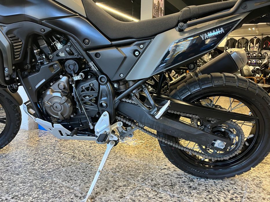 Yamaha T7 Teneré de 2024 com 10000 Kms, como nova e Top Case