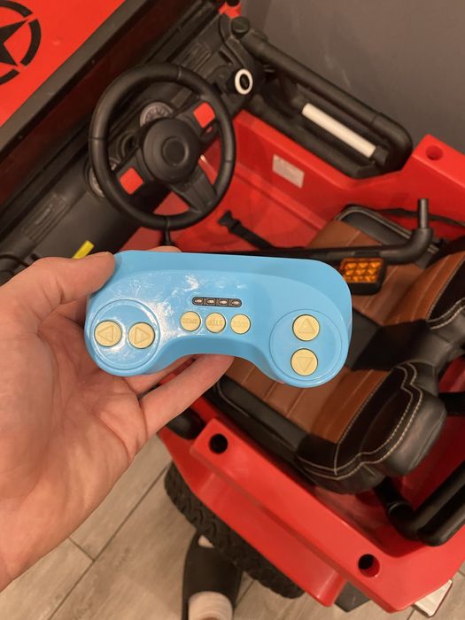 Sprzedam samochód dzieciecy Jeep 2os