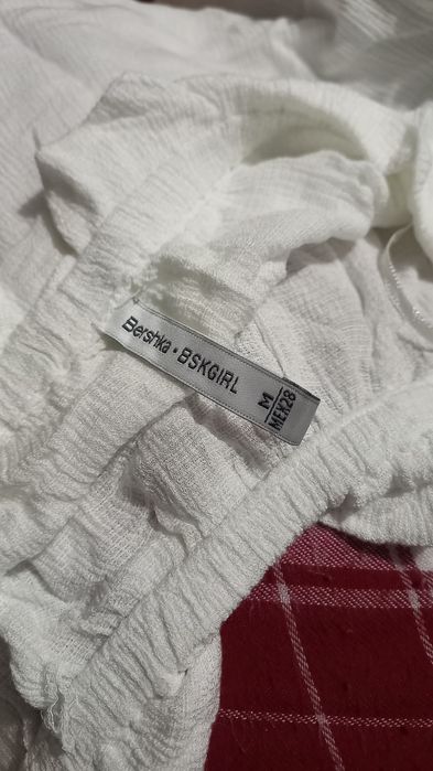 t-shirt branca da bershka