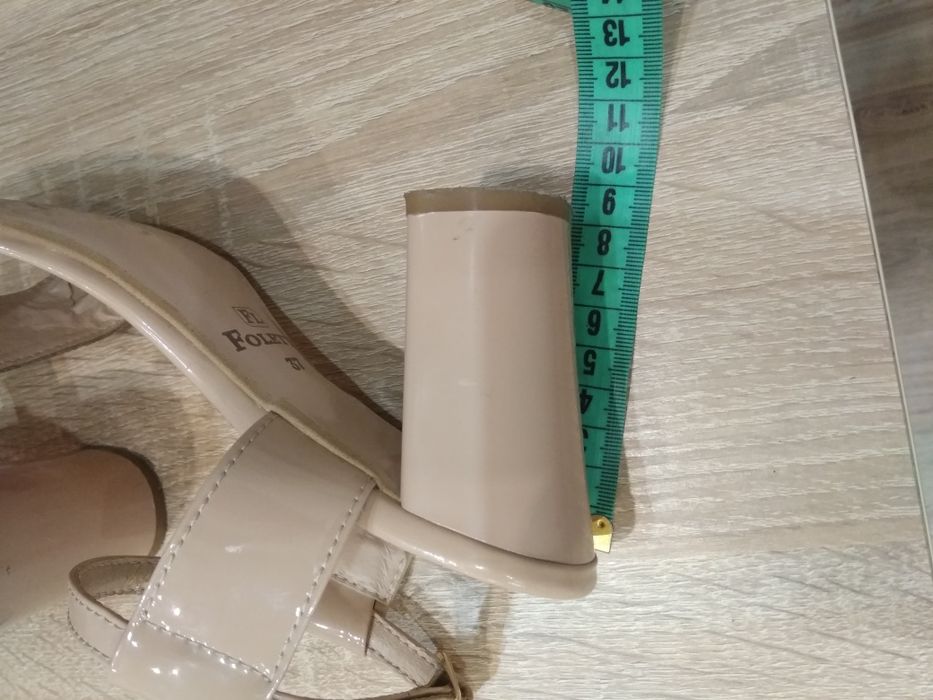 Босоножки женские