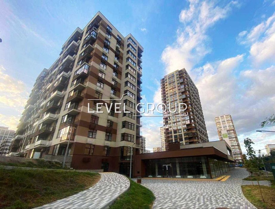 Продаж фасадного комерційного приміщення  ЖК Варшавський 1