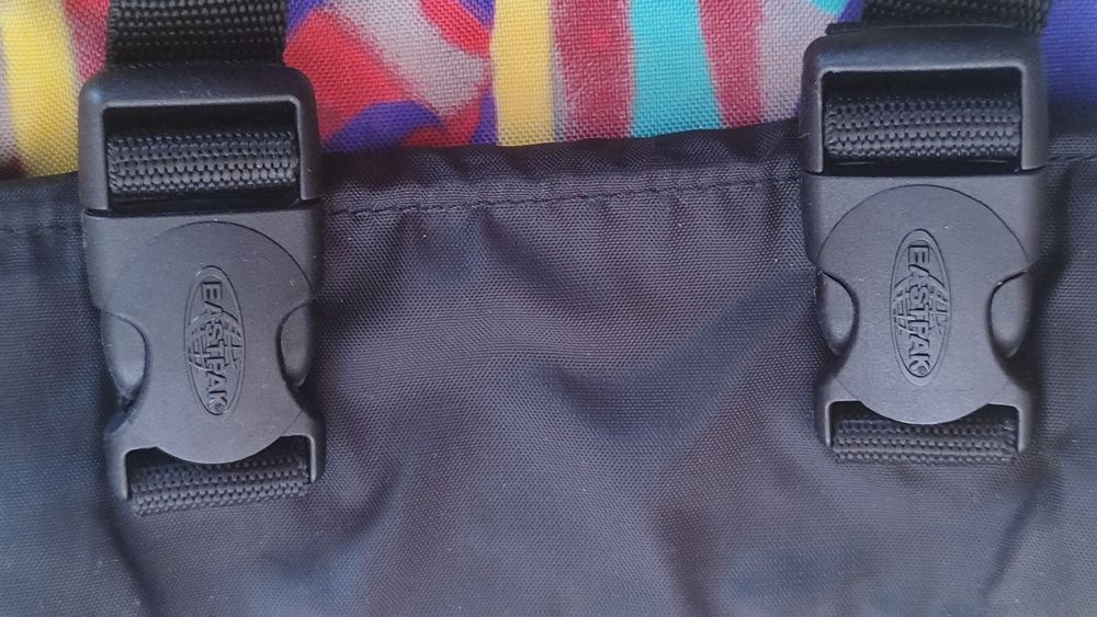 Сумка через плече Eastpak