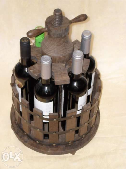 Porta garrafas em madeira