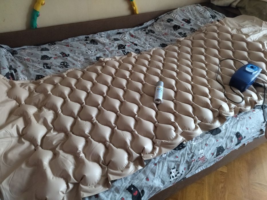 Матрац протипролежневий у відмінному стані
