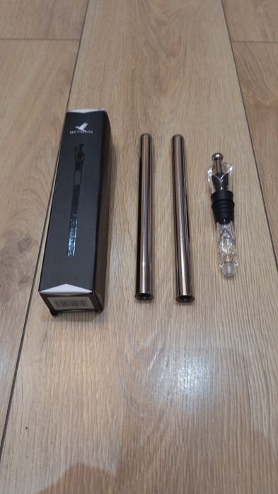 Kijek chłodzący do wina ze stali nierdzewnej Beyond z lejkiem