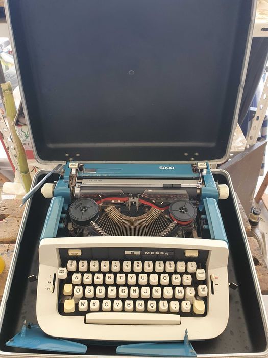 PROMOÇÃO - Máquina de escrever Messa 5000 - Impecável