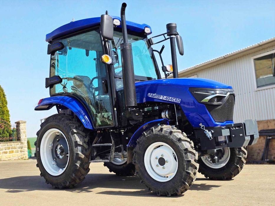 Повнопривідний трактор Файтер Т-404CRD із кабіною, прижимна гідравліка