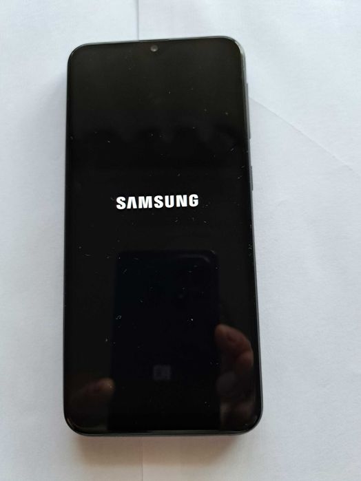 Vendo telemóvel Samsung Galaxy A20e de 32GB, em estado irrepreensível.