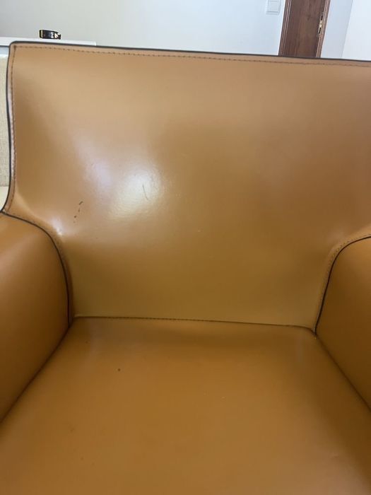 Cadeira / Poltrona Cassina Cab 413 (Mario Bellini) – Adquirida na ÁREA Store
