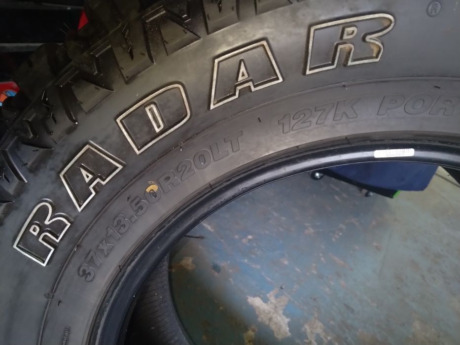1x 37x13.50 r20 Radar Renegade R7 M/T opona 37'"