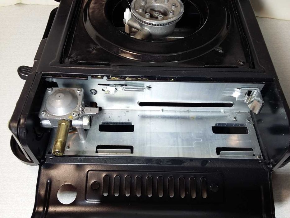 Портативная газовая плитка (под баллончики).