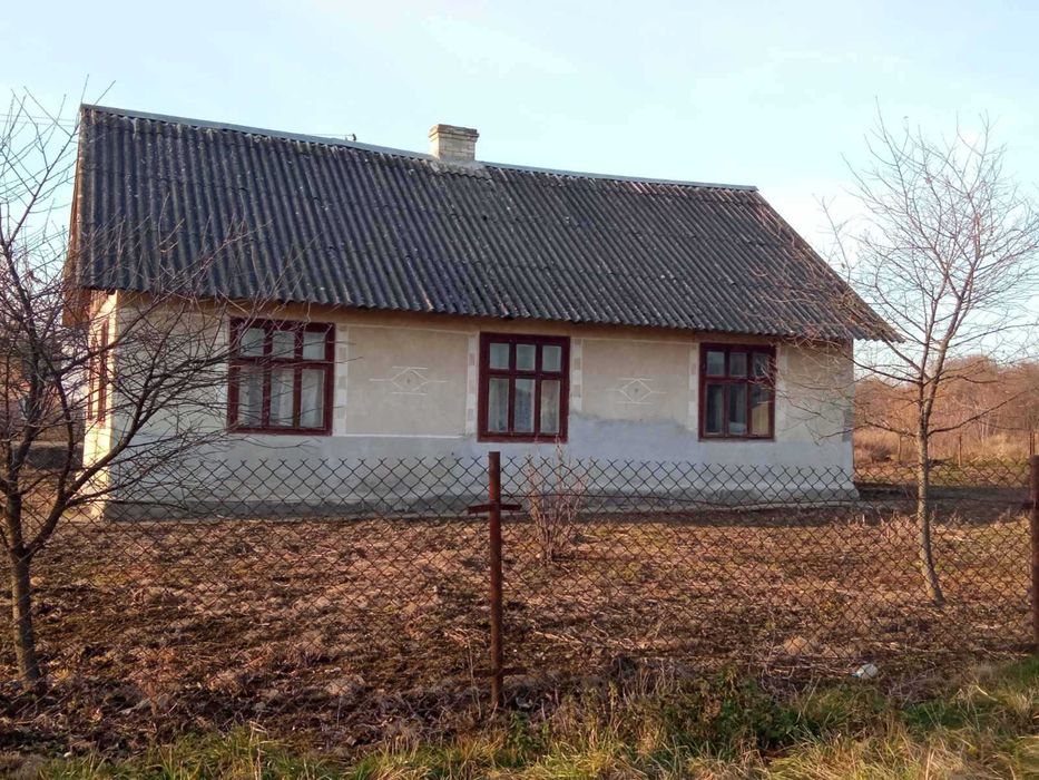 Продам будинок в якому можна жити. Є газ , опалення піч