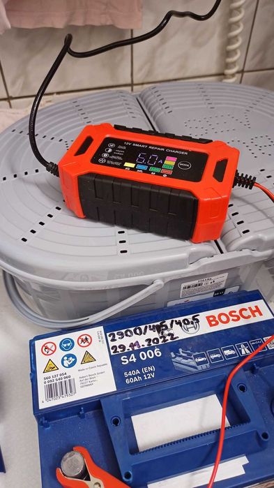 Зарядний пристрій авто мото акумуляторів. Модель YX12V6A.