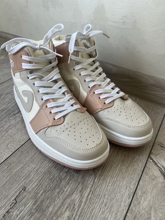 Кросівки ( високі) жіночі