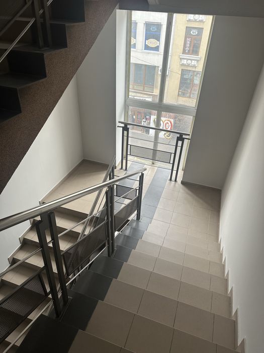 Продам в центрі приміщення офісне