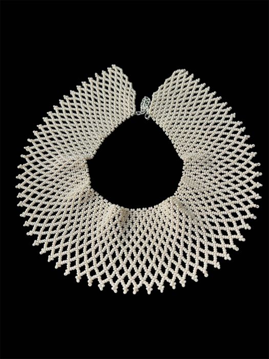 Szeroka beżowa łemkowska kryza z koralików