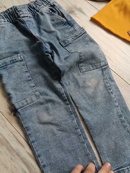Dwie czapki Reserved plus jeansy, wiek 3-5lat
