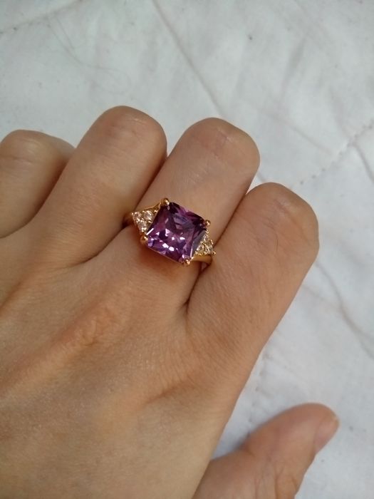 Zloty pierscionek z fioletowym kamieniem 16 rozmiar zlocony proba