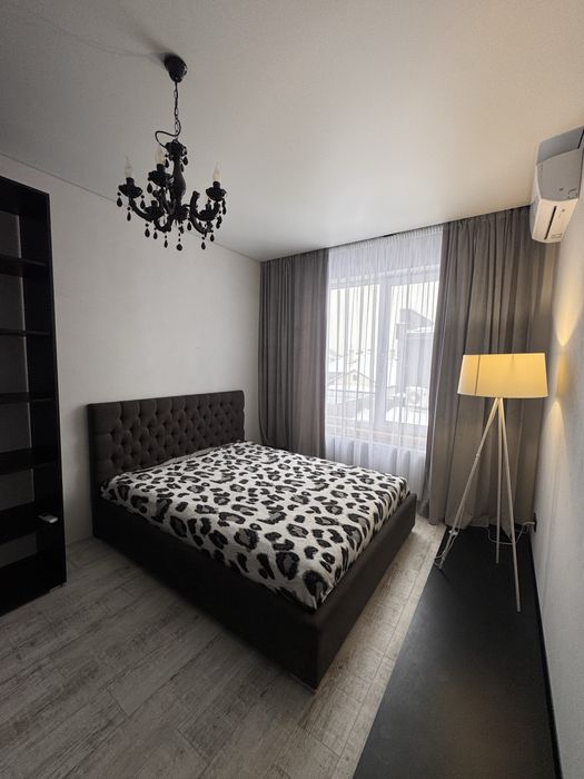 Торшер на тренозі / білий / сканди стиль