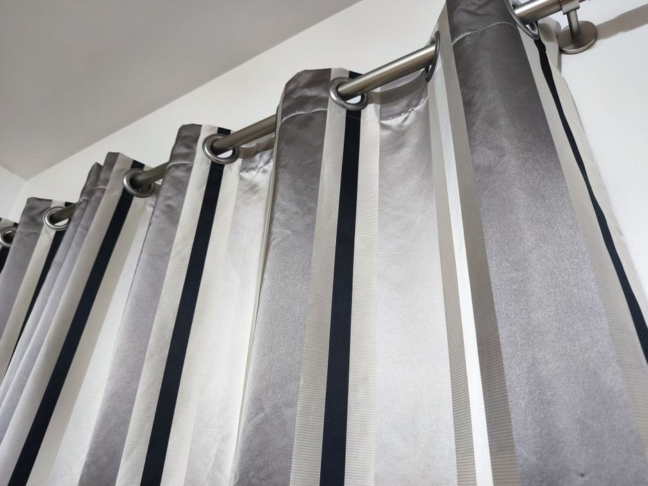 Vendo conjunto de cortinados e almofada do Gato preto