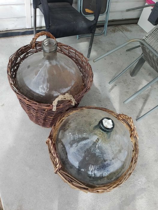 Galony z koszami 50 l.na wino