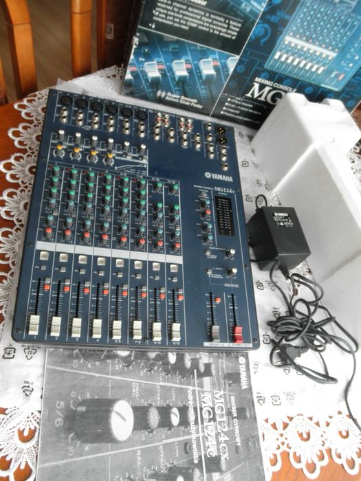 Mikser estradowy YAMAHA MG 124 C. Mixer.