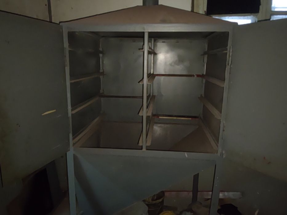 Стеллажи Шкафы верстаки пристаночные тумбы железные