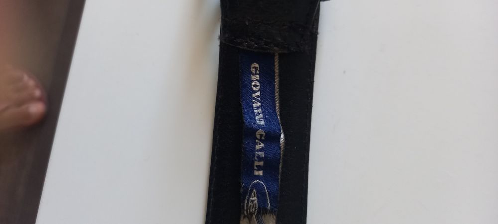 Cintos pretos em pele