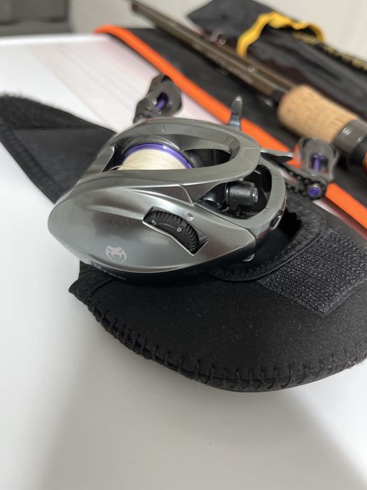 Vendo conjunto de pesca BFS (2 canas mais carreto)