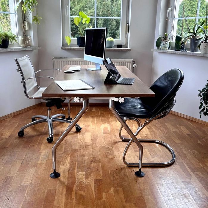 Stół biurko Vitra Ad Hoc 2010 r. aluminiowe nogi