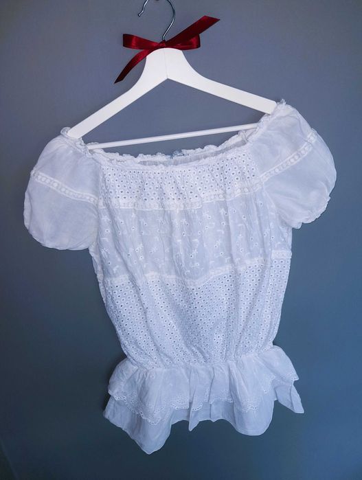 Biała bluzka boho hiszpanka z baskinką