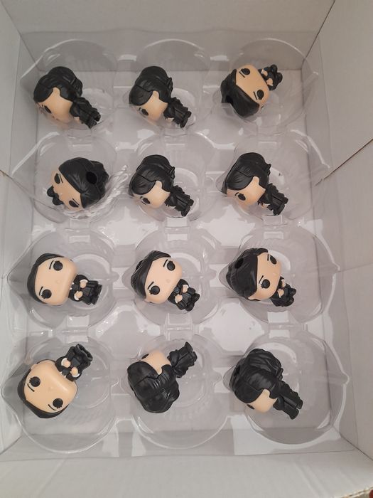 Bonecos DC COMICS Batgirl e Harry Potter Pop Funko kinder Joy