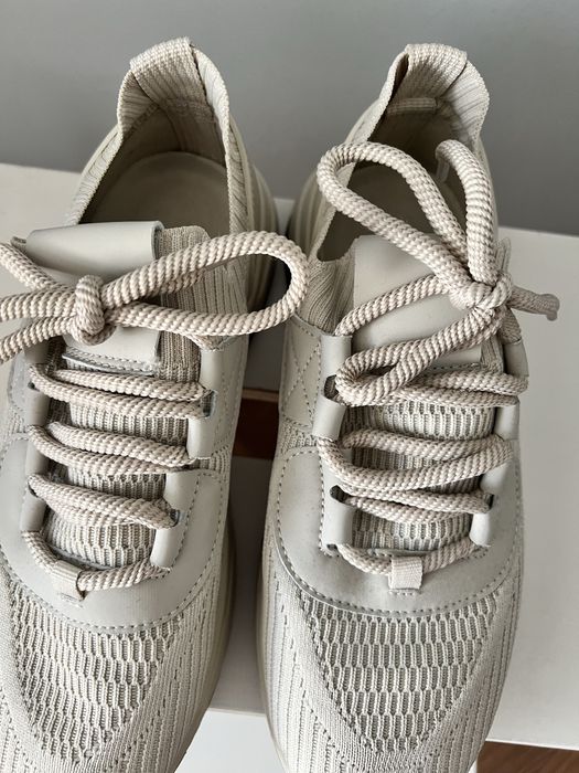 Buty 41 Reserved
