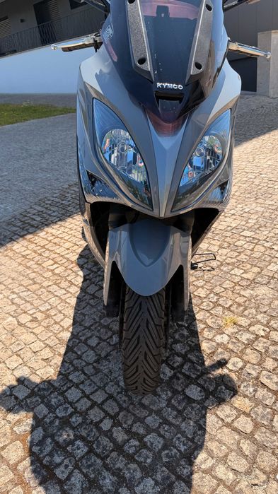 Vendo maxi scooter KYMKO XCiting 400I ABS em excelente estado
