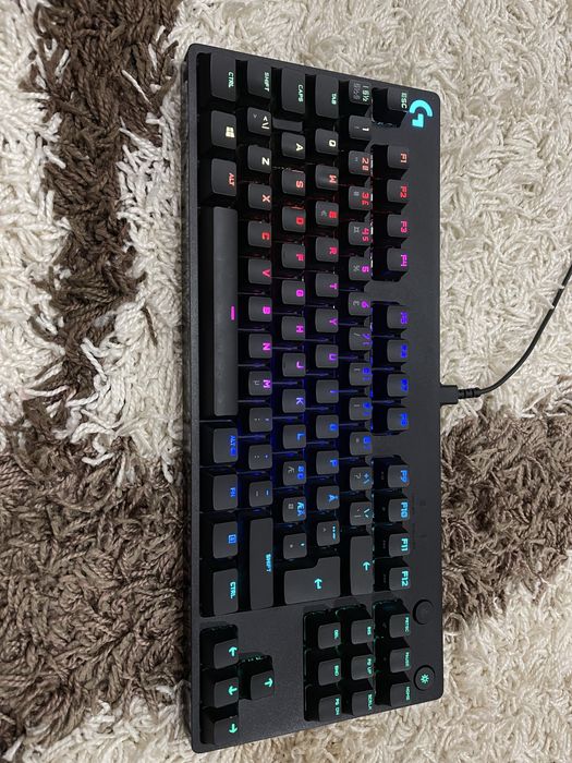 Продам игровую клавиатуру Logitech G Pro