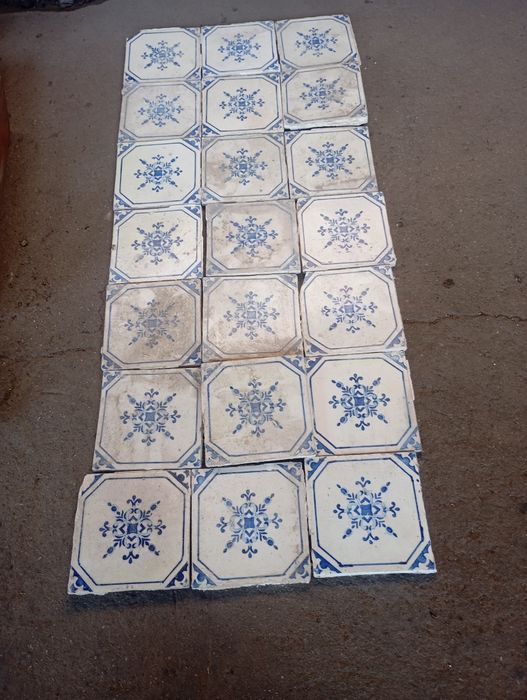 Vendo azulejos muito bonitos bom estado antigo