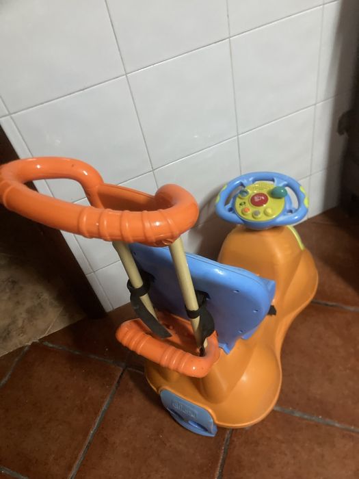 Triciclo para crianças da Chicco em bom estado