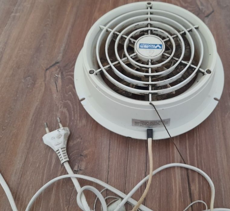 Stary wentylator elektryczny PRL- na ścianę