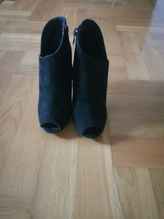 Botki z odkrytymi palcami